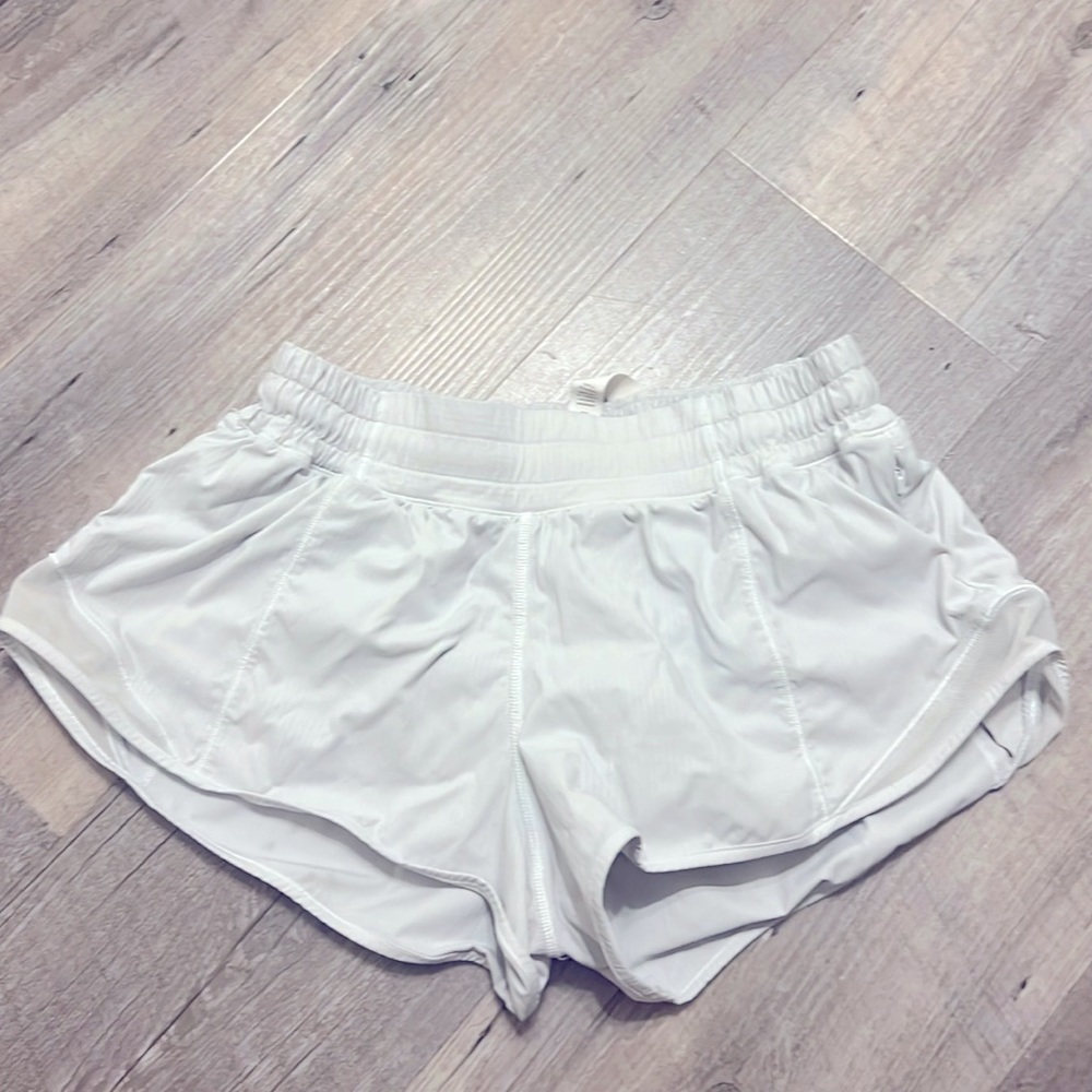 White 2.5 size 6 lulu lemon shorts